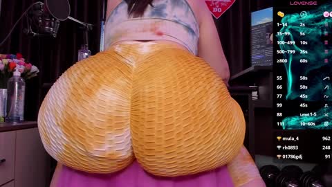 Laura online show from 12.12.24