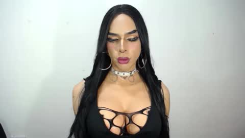 Snapshot of ramonasmit chatting on 10.31.25 RamonaSmit online show from 10.31.25