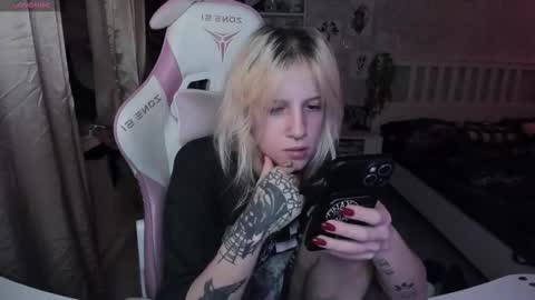 Snapshot of rapunzel_cute chatting on 11.09.25 Rapunzel online show from 11.09.25