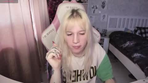 Snapshot of rapunzel_cute chatting on 01.12.26 Rapunzel online show from 01.12.26