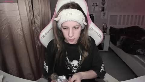 Snapshot of rapunzel_cute chatting on 02.15.26 Rapunzel online show from 02.15.26