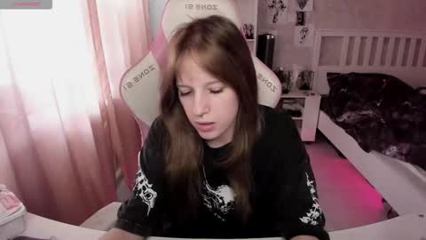 Snapshot of rapunzel_cute chatting on 02.18.26 Rapunzel online show from 02.18.26