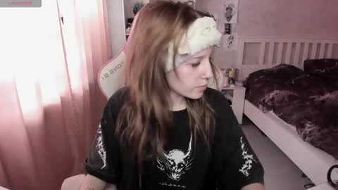 Snapshot of rapunzel_cute chatting on 02.22.26 Rapunzel online show from 02.22.26