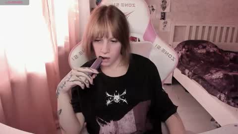 Snapshot of rapunzel_cute chatting on 02.24.26 Rapunzel online show from 02.24.26