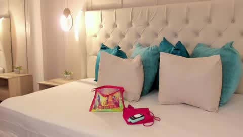 Raquel Moon online show from 04.17.26