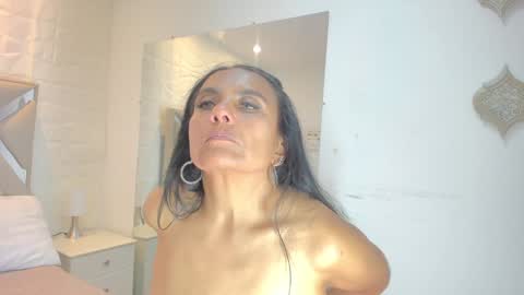 Snapshot of raquel_moore chatting on 01.04.25 Raquel Moore online show from 01.04.25