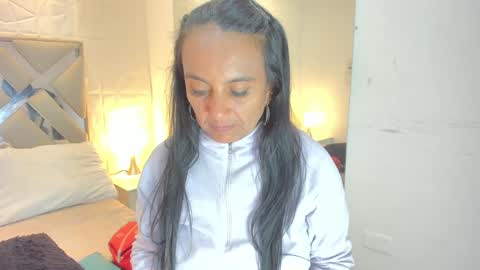 Snapshot of raquel_moore chatting on 01.05.25 Raquel Moore online show from 01.05.25