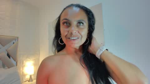 Snapshot of raquel_moore chatting on 01.11.25 Raquel Moore online show from 01.11.25