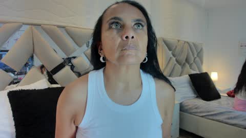 Snapshot of raquel_moore chatting on 01.25.25 Raquel Moore online show from 01.25.25