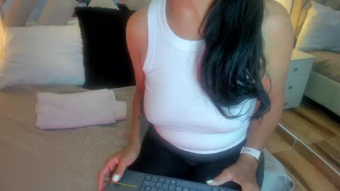 Snapshot of raquel_moore chatting on 02.02.25 Raquel Moore online show from 02.02.25