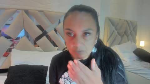 Snapshot of raquel_moore chatting on 02.10.25 Raquel Moore online show from 02.10.25