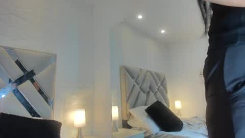 Snapshot of raquel_moore chatting on 02.10.25 Raquel Moore online show from 02.10.25