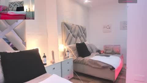 Raquel Moore  online show from 10.03.25