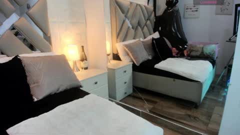 Raquel Moore  online show from 10.27.25