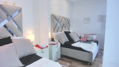 Raquel Moore  online show from 12.01.25