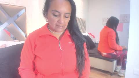 Raquel Moore  online show from 03.24.26