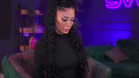 Raquelle online show from 01.03.25