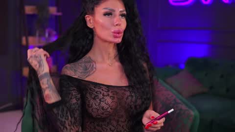 Raquelle online show from 01.04.25