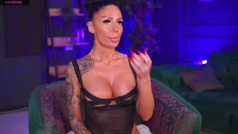 Raquelle online show from 01.27.25