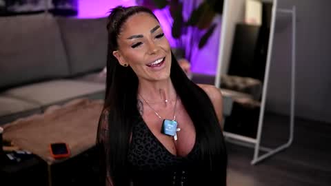 Raquelle online show from 04.15.26