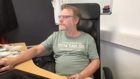 Raunchy me online show from 11.28.25