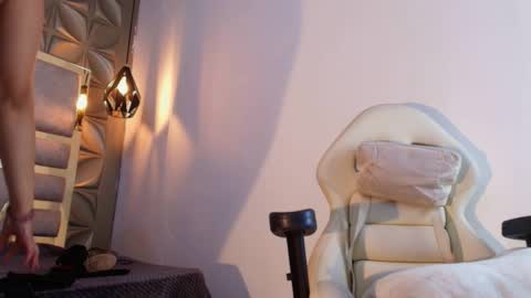 Snapshot of rave_paradise chatting on 09.26.25 online show from 09.26.25