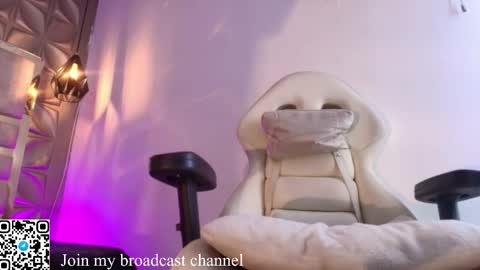 Snapshot of rave_paradise chatting on 11.04.25 online show from 11.04.25