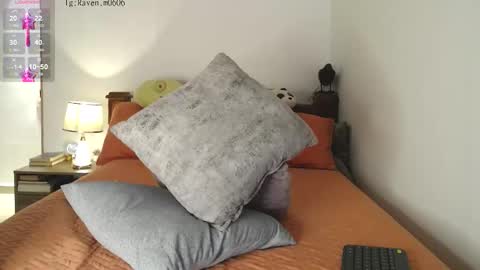 Snapshot of raven06_ chatting on 09.25.25 Raven online show from 09.25.25