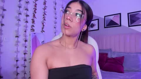 Snapshot of raven_dooll chatting on 09.16.25 Raven online show from 09.16.25