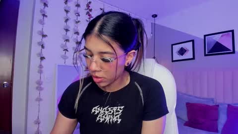 Snapshot of raven_dooll chatting on 09.19.25 Raven online show from 09.19.25