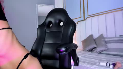 raven_jade_ online show from 02.26.25