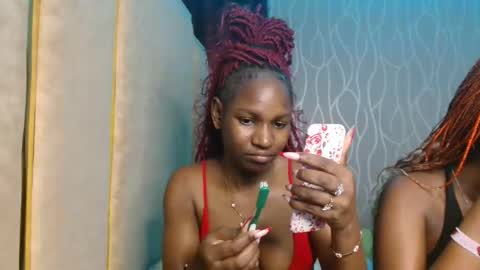 Snapshot of raven_luxe chatting on 05.01.26 Raven online show from 05.01.26