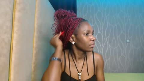 Snapshot of raven_luxe chatting on 05.02.26 Raven online show from 05.02.26