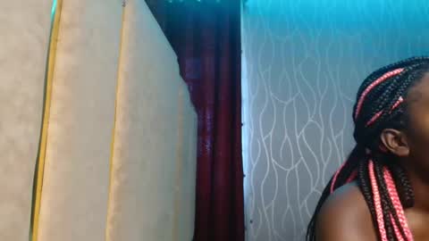 Snapshot of raven_luxe chatting on 05.03.26 Raven online show from 05.03.26