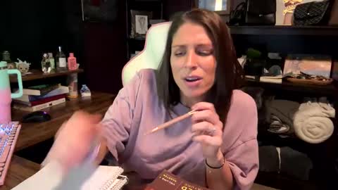 Snapshot of raven_ravish chatting on 03.10.25 raven_ravish online show from 03.10.25