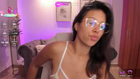 Snapshot of raven_stonee chatting on 09.11.25 Raven online show from 09.11.25