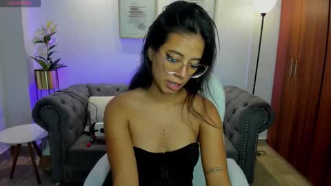 Snapshot of raven_stonee chatting on 09.14.25 Raven online show from 09.14.25