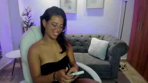 Snapshot of raven_stonee chatting on 09.14.25 Raven online show from 09.14.25