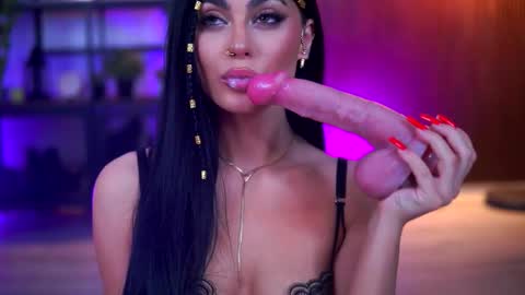 Snapshot of ravennadarcy chatting on 02.17.26 Lav online show from 02.17.26