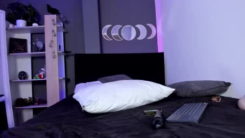 Raven Witch online show from 01.19.25