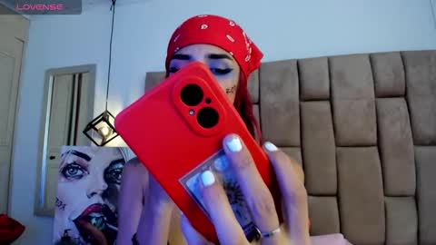 Snapshot of ravynrouge_ chatting on 10.29.25 ravynrouge_ online show from 10.29.25