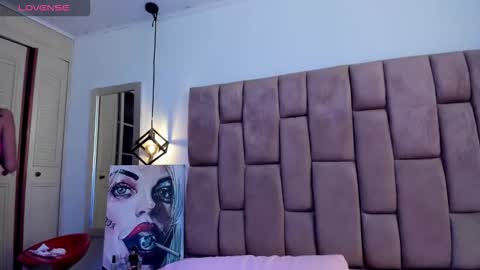 Snapshot of ravynrouge_ chatting on 10.30.25 ravynrouge_ online show from 10.30.25