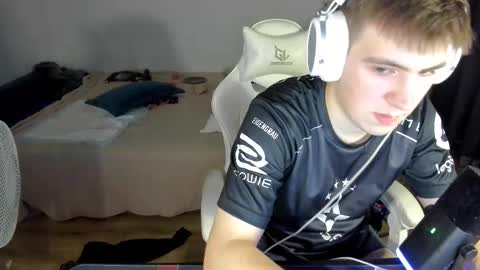 Snapshot of ray_hill chatting on 10.14.25 Ray online show from 10.14.25