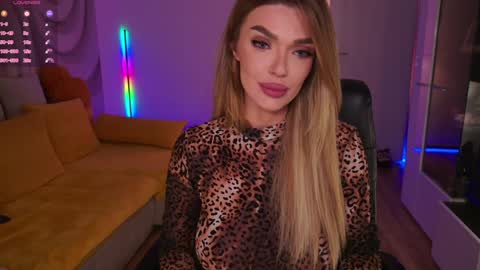 raysalexis19 online show from 01.31.25