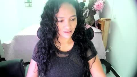 Snapshot of rayza_mature_ chatting on 10.12.25 Danna online show from 10.12.25