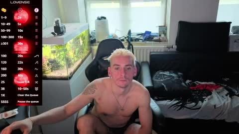 Rayzel White online show from 04.25.26