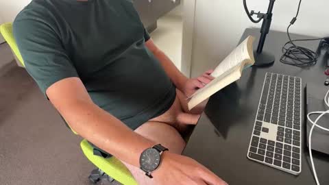 Snapshot of readwithjordanv chatting on 03.04.26 readwithjordanv online show from 03.04.26