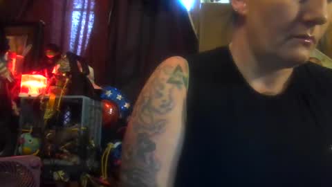 Snapshot of reallyredrum69th chatting on 10.01.25 reallyredrum69th online show from 10.01.25