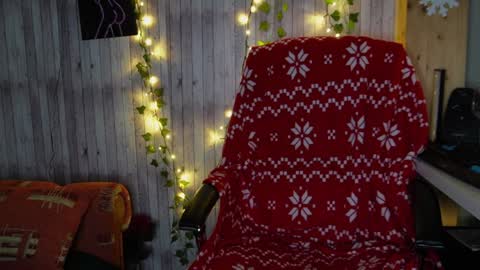 Snapshot of realmiagold chatting on 12.25.24 IG realmiagold online show from 12.25.24