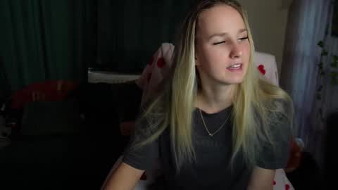 Snapshot of realmiagold chatting on 02.27.25 IG realmiagold online show from 02.27.25